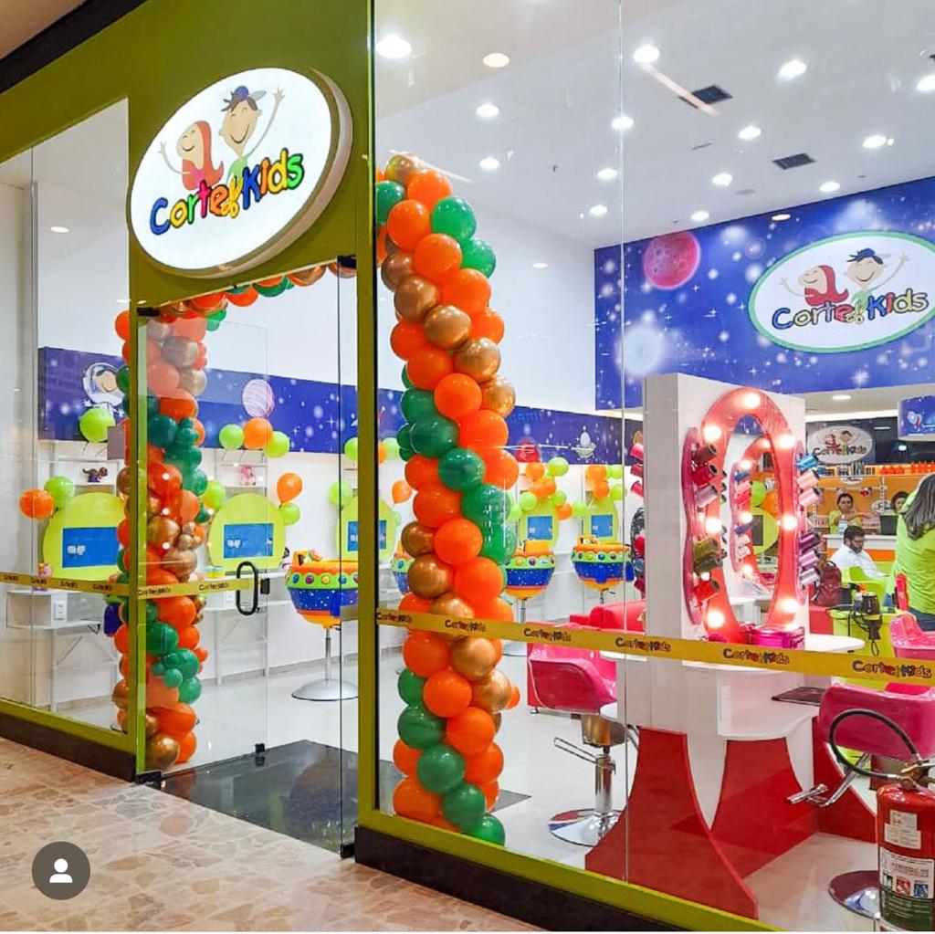 Equipe e Fachada Corte Kids Grand Plaza Shopping